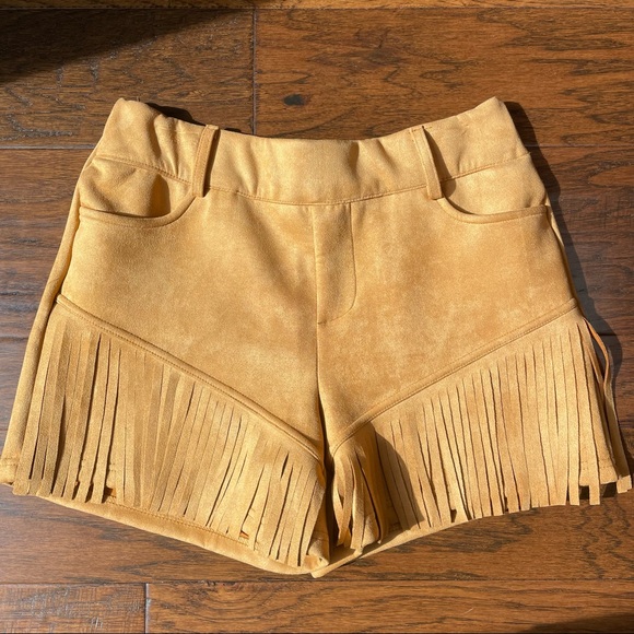 Pants - Adorable fringe cowgirl shorts size M/L